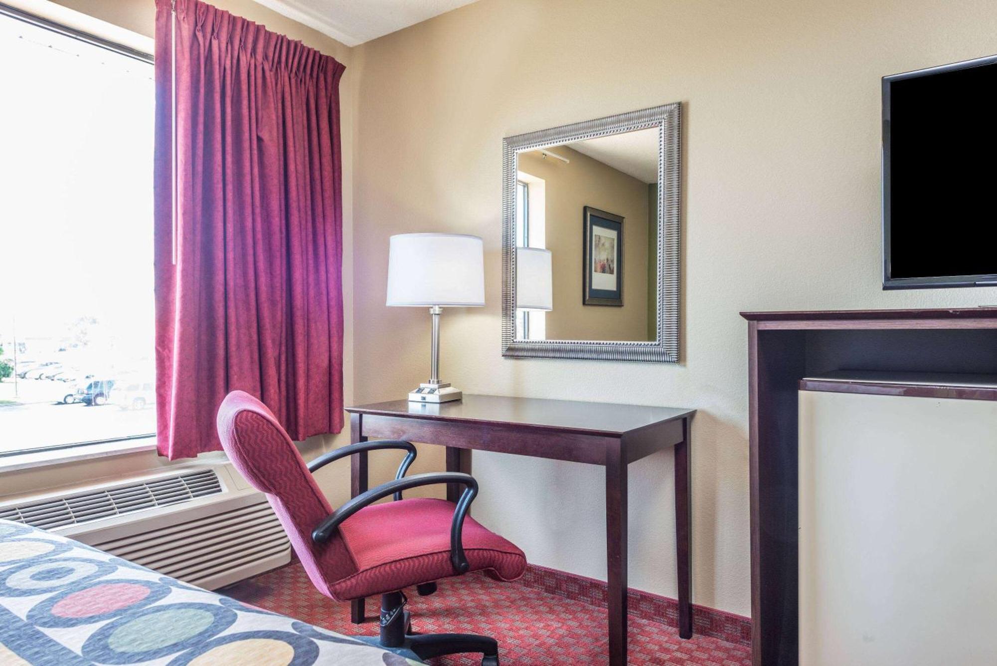 Отель Super 8 By Wyndham Troy Il/St. Louis Area Экстерьер фото