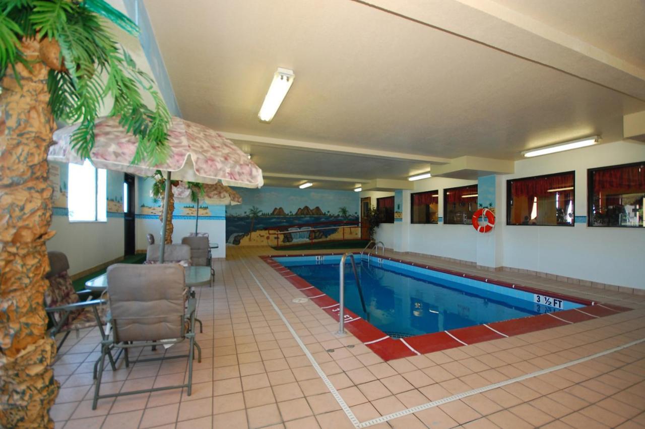 Отель Super 8 By Wyndham Troy Il/St. Louis Area Экстерьер фото