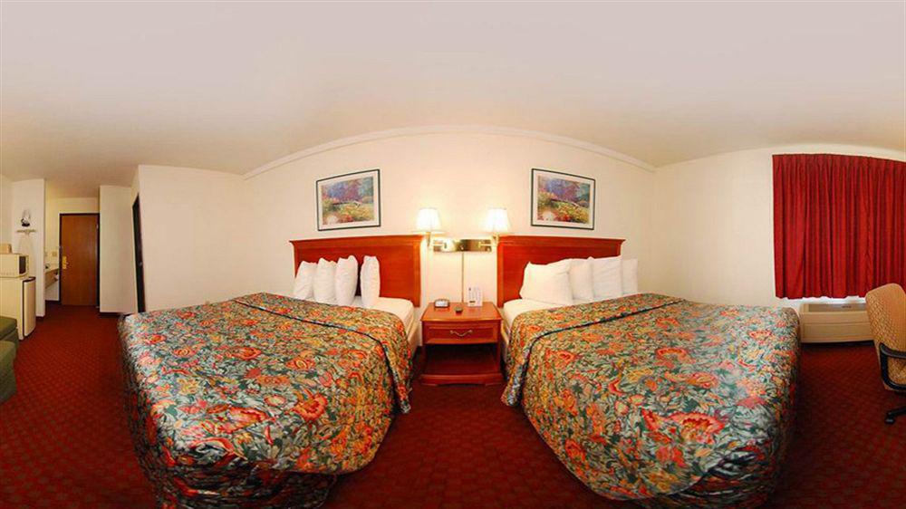 Отель Super 8 By Wyndham Troy Il/St. Louis Area Экстерьер фото